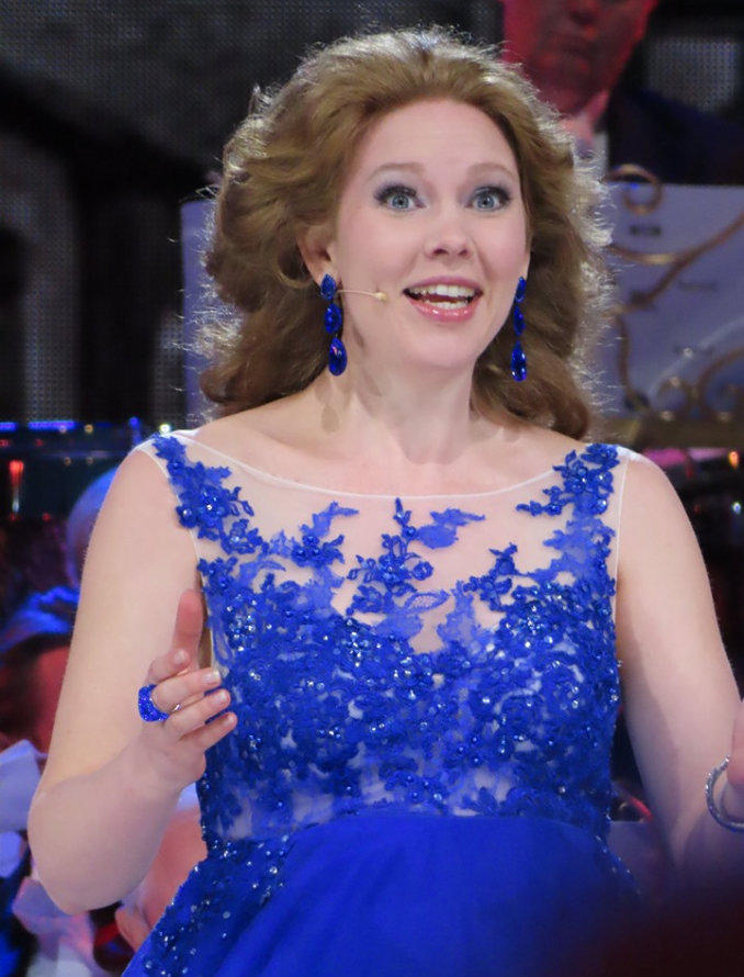 andre rieu lady in blue dress Anna Majchrzak (1) Fulfilled by Canal